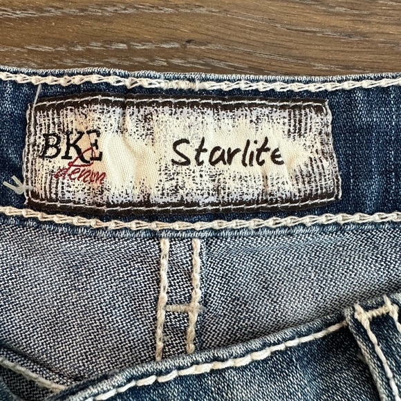 BKE Starlite Denim Shorts Size 28 Very Gently Worn - Picture 6 of 6